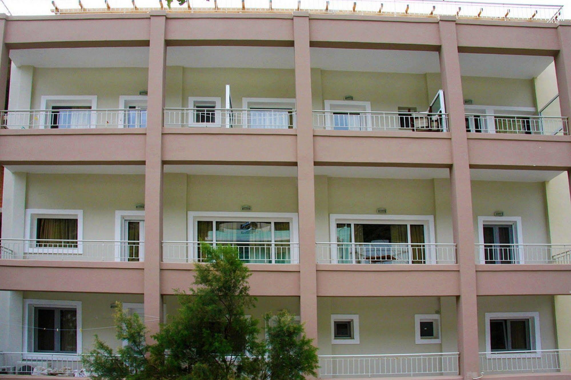 Nefeli Hotel Ágios Kírykos Exterior foto