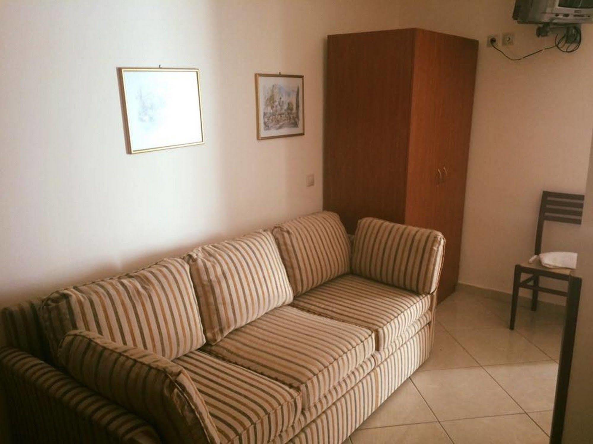 Nefeli Hotel Ágios Kírykos Exterior foto